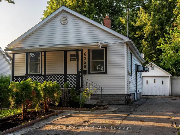 6255 Culp St, Niagara Falls, ON L2G 2C2