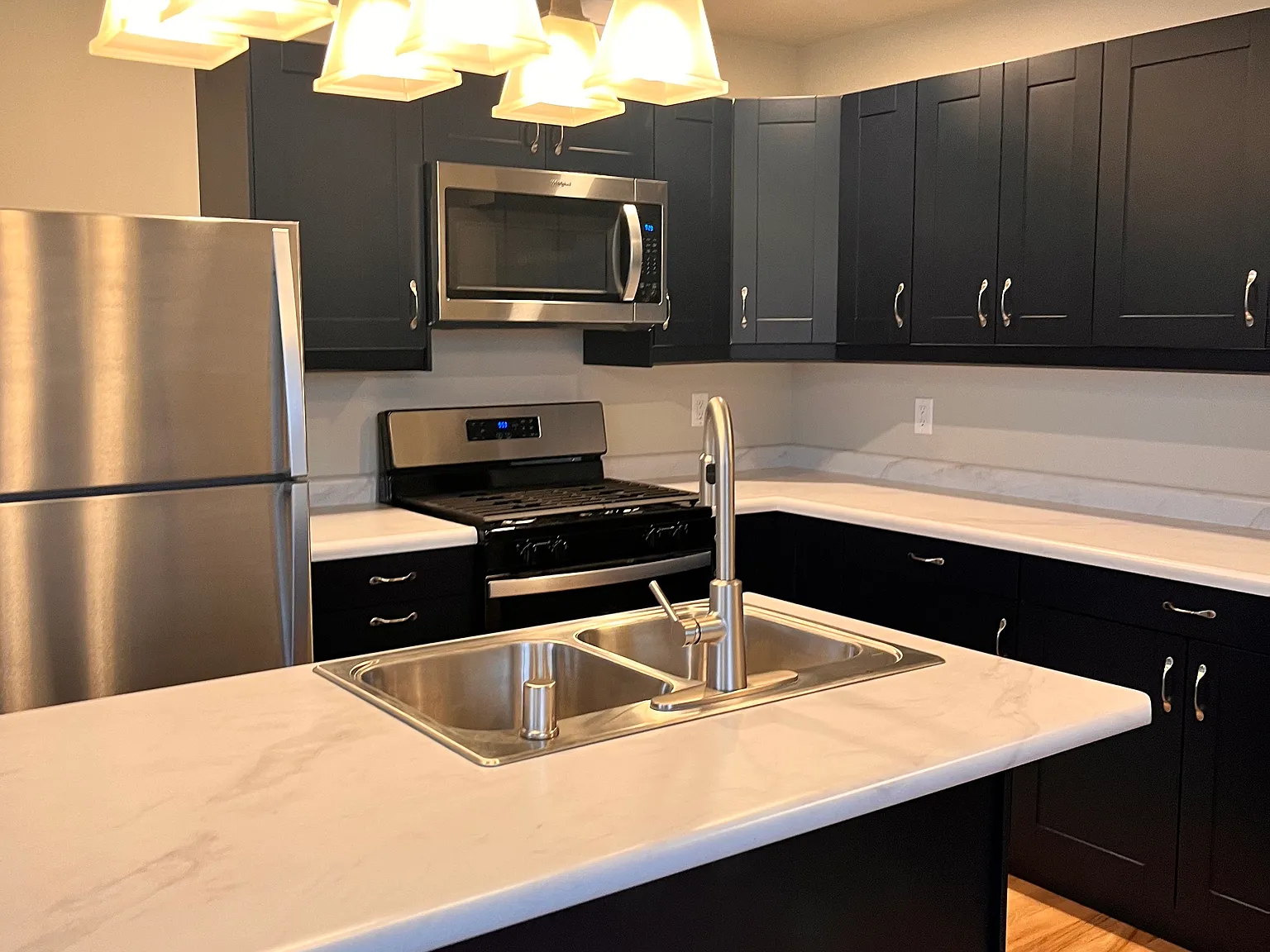 3 bed, 1300 sqft, $2,600 — Photo 2