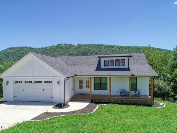 2779 Maplecrest Ln, Sevierville, TN 37876