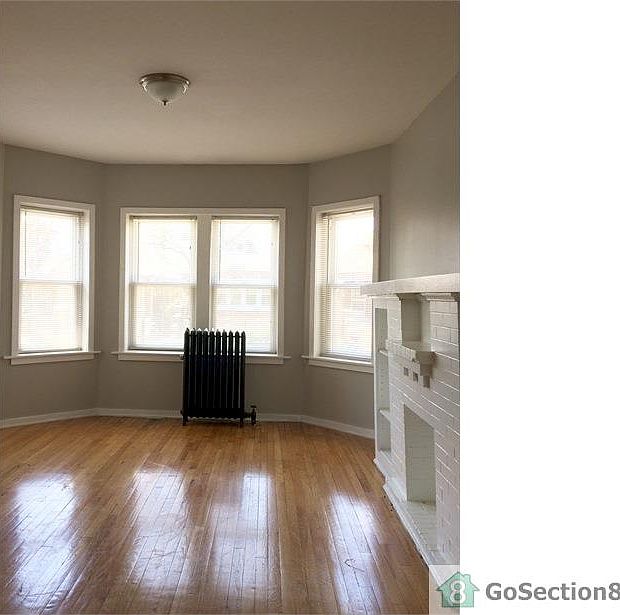 2nd image of 6005 S Artesian Ave #1