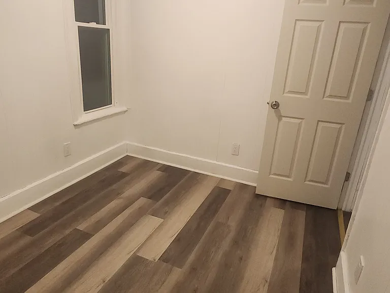 28 Douw St #2 — Photo 4