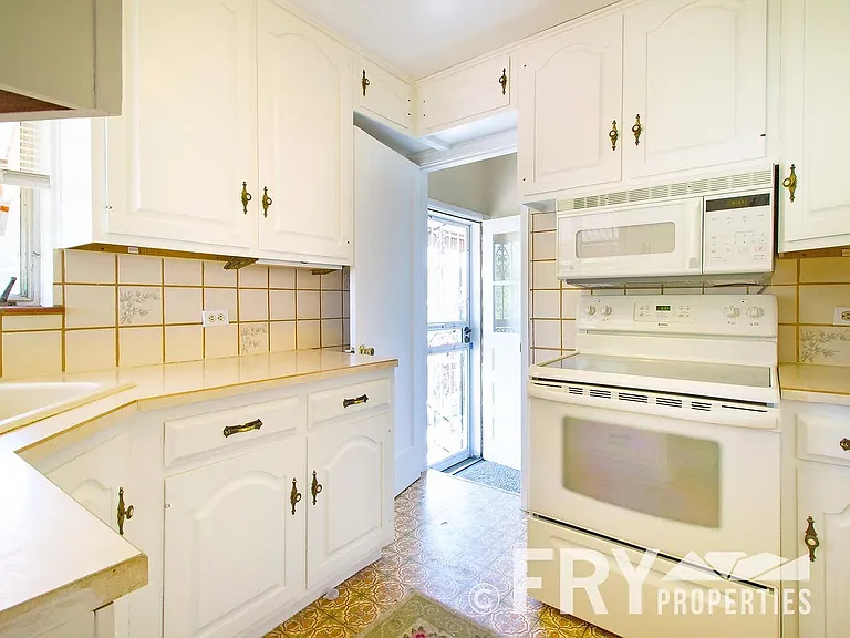 2145 Ames St — Photo 8