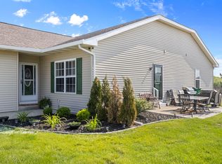 422 Anjali Ct, Sycamore, IL 60178