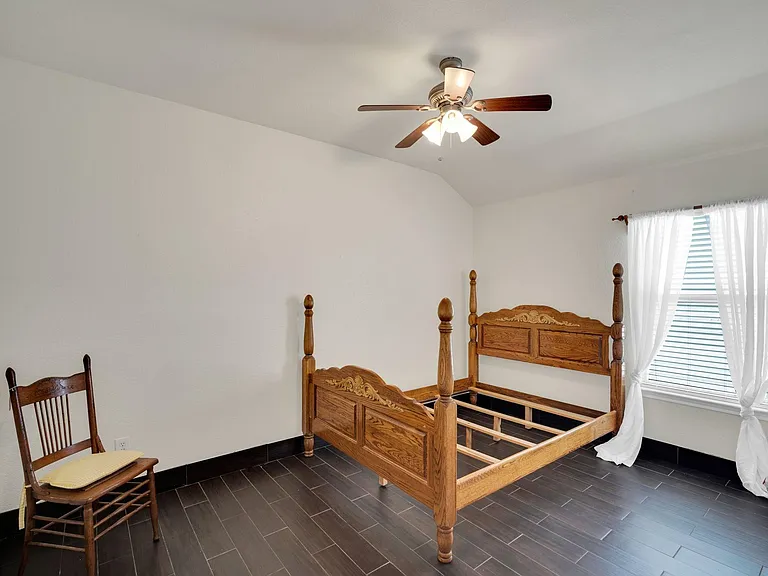 6516 Fairglen Dr — Photo 22