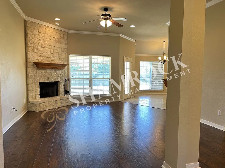 202 Desert Sky Dr — Photo 2