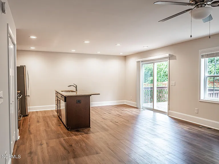545 N Saylor St — Photo 6