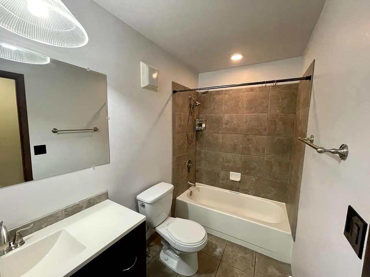 2 bed, 905 sqft, $1,850 — Photo 3
