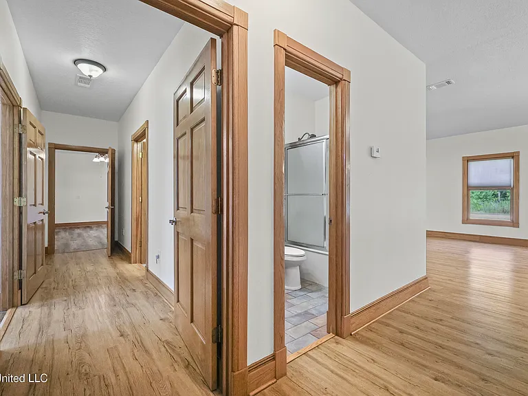 15301 Parker Rd — Photo 30