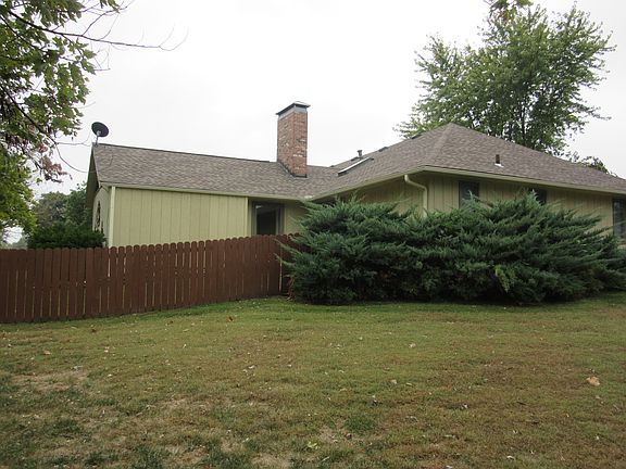 4th image of 625 Fairway Dr