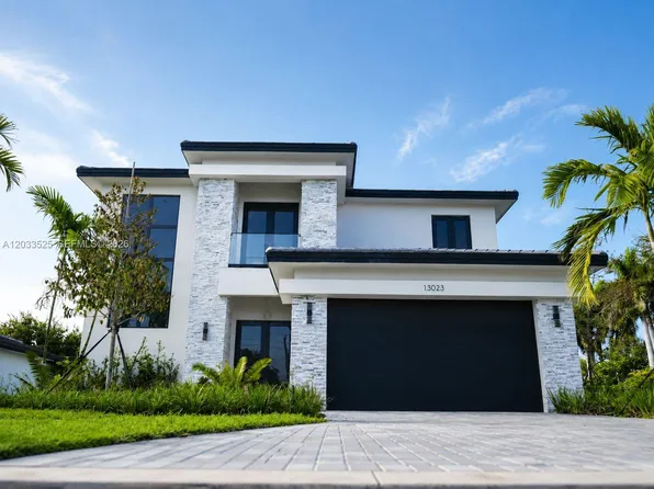 13023 Davie Oaks Dr, Fort Lauderdale, FL 33325