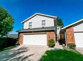 16 Fieldcrest Dr, Columbia, IL 62236