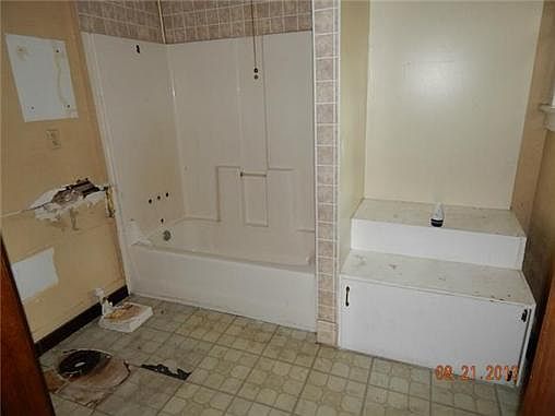 5th image of 3429 Montgall Ave