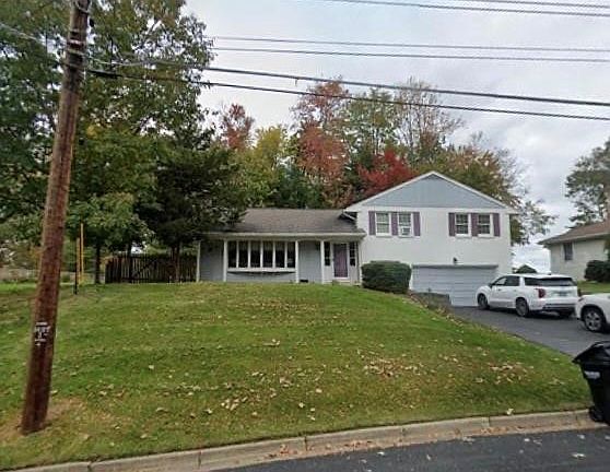 2nd image of 2437 Rhonda Dr