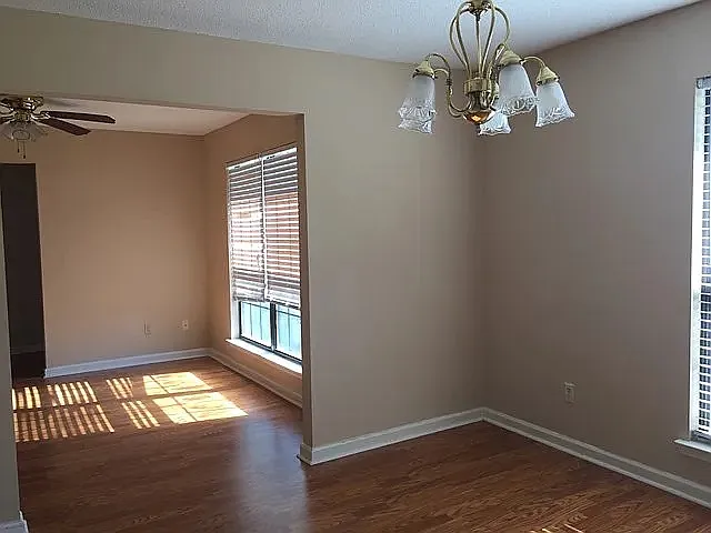 1646 Latham Court - 1 — Photo 2