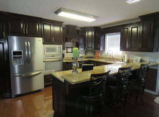 203 Pine Dr, Lafayette, TN 37083