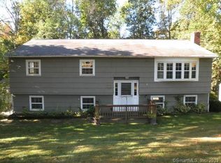 10 Greenridge Dr, Brookfield, CT 06804