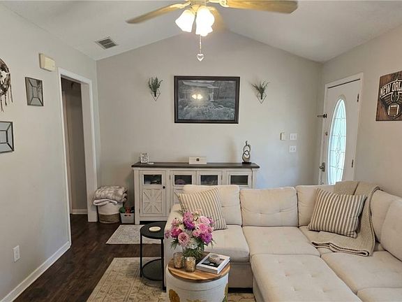 3rd image of 5635 Lakeview Ct