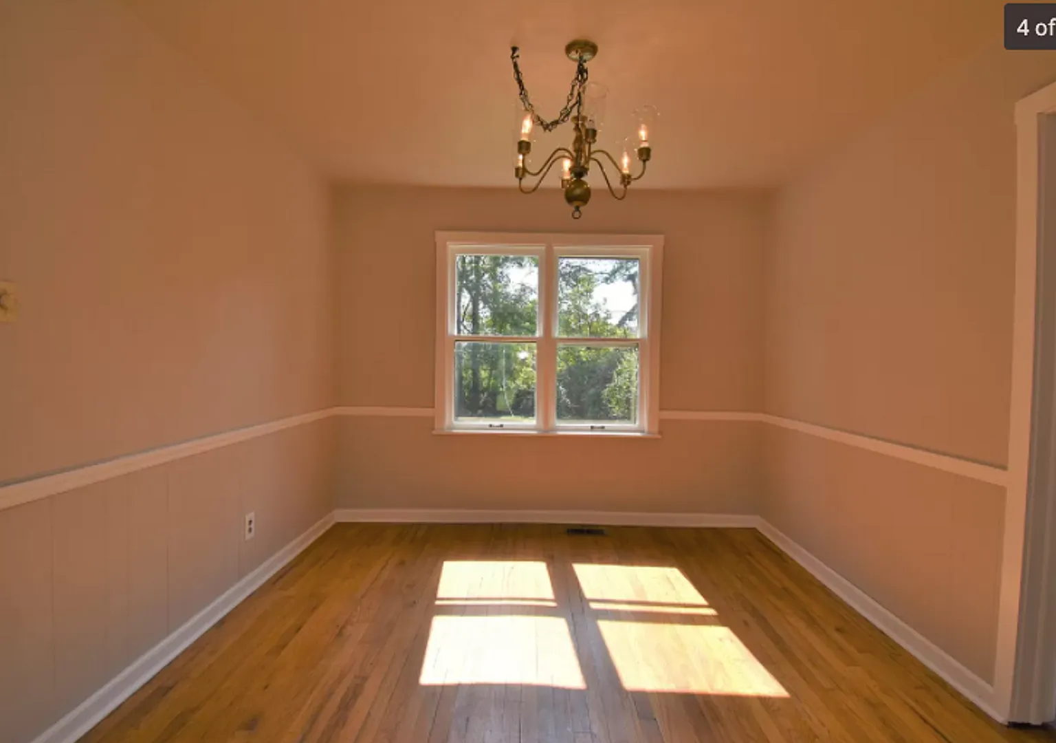 4 bed/3.5 bath, half acre lot, 100 yards from Memorial Stadium! — Photo 3