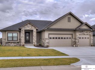 3357 Robyn Rdg, Fremont, NE 68025