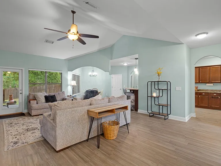 711 Lime Ln — Photo 4