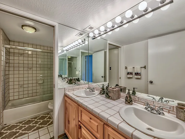 5101 N Lake Blvd #20 — Photo 9