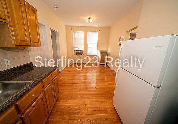 5th image of 2306 29th Ave APT 3R