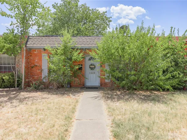 1604 Leona Dr, College Station, TX 77840