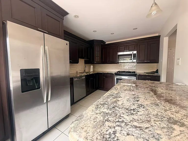 969 Armstrong Ave — Photo 8
