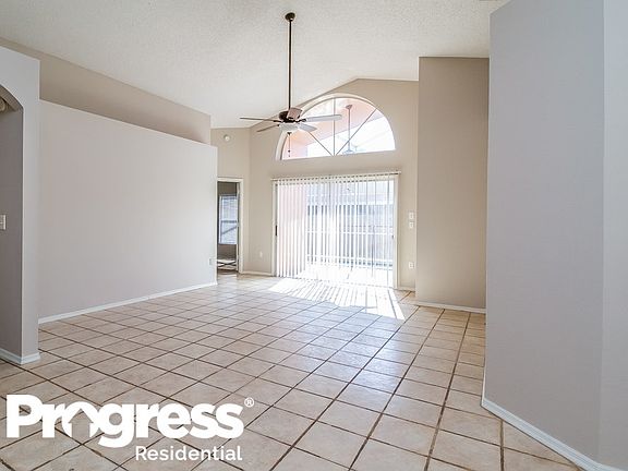 3rd image of 120 Knights Hollow Dr