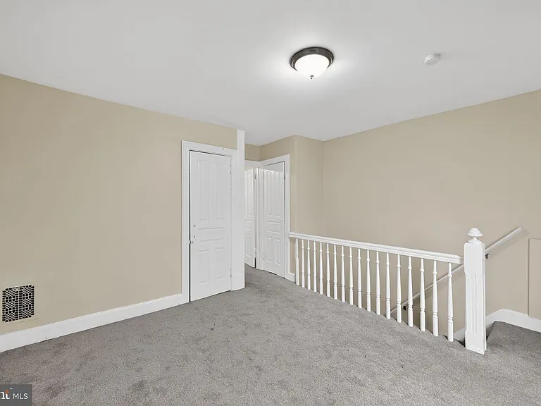 652 Emerald St — Photo 15