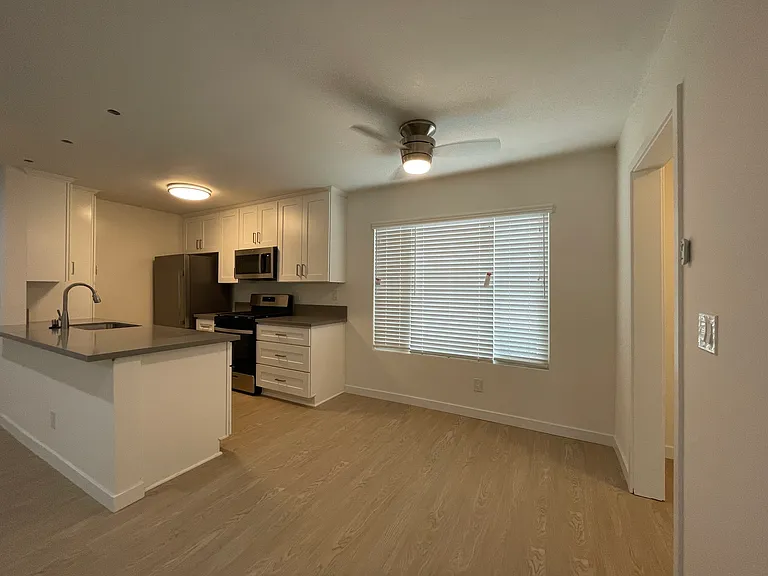 3762 Canfield Ave — Photo 10