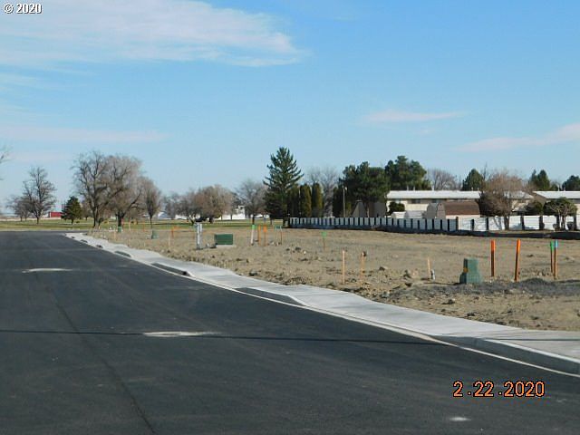 2nd image of 307 Riverwood Ct #17