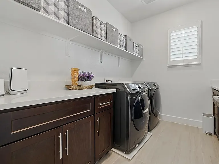 410 E Redberry Pl — Photo 12