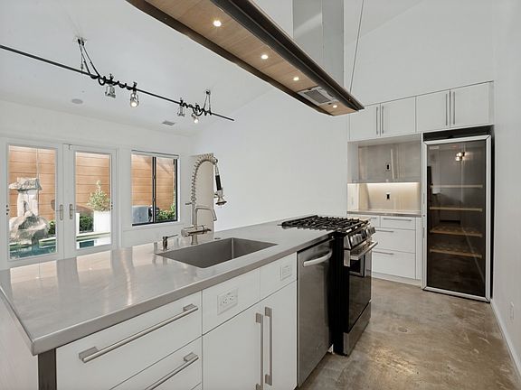 5th image of 43 Vanguard Way
