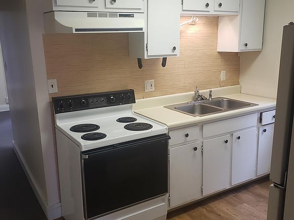3rd image of 364 Market St #B