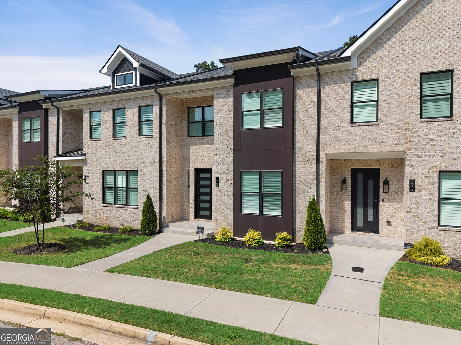 4 bed, 2.5 bath, 2315 sqft, $2,995 — Photo 4