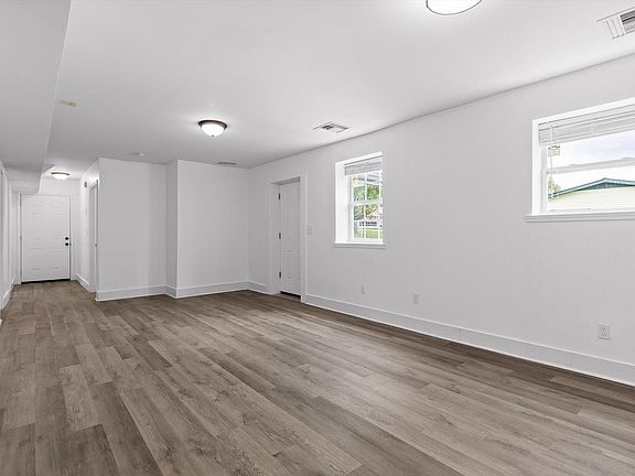 4th image of 200 S Aster Ave