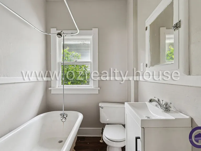 2027 Berkshire Pl — Photo 6