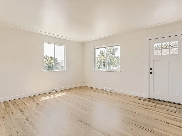 3919 N Lipan St — Photo 4