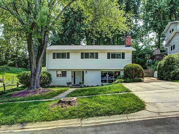 3rd image of 3908 Spruell Dr