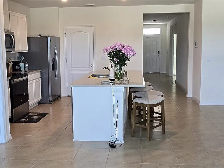 1136 Belfast Pl — Photo 3