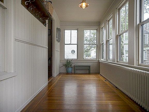Entry/ Enclosed porch