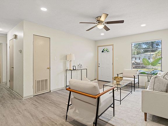 4th image of 267 White Oak Dr