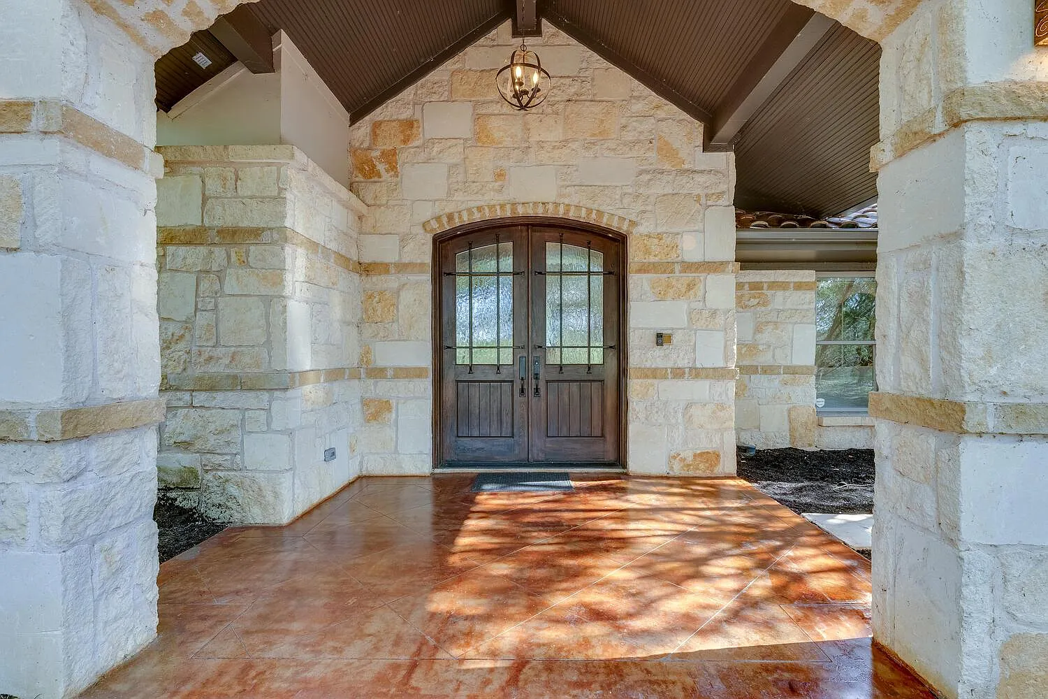 5 bed, 4.5 bath, 4311 sqft, $7,500 — Photo 2