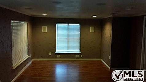 5th image of 504 Meadow Park Dr
