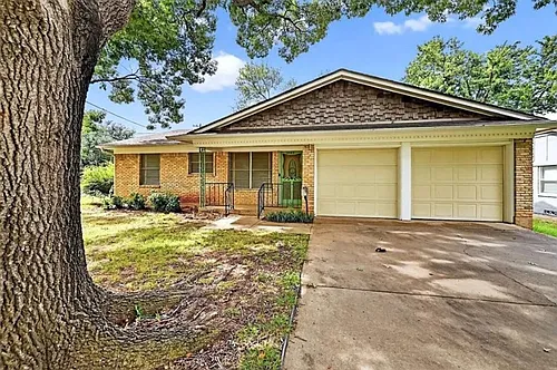 1402 Hillcrest Dr Photo 1