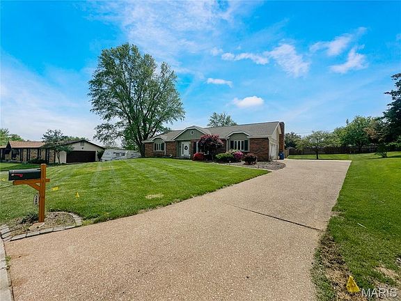 2nd image of 3480 Huntington Ln
