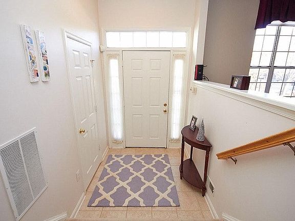5th image of 11 Vanderbilt Ct