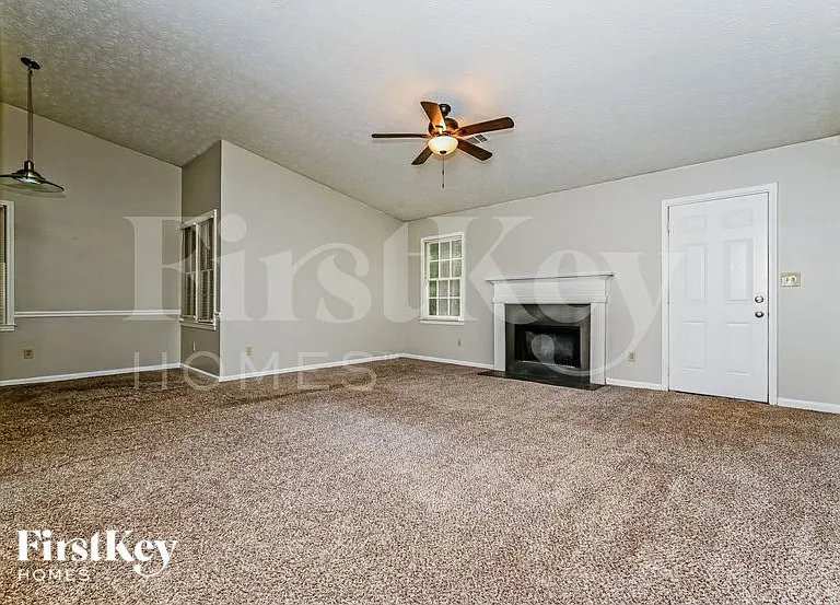1411 Windy Hill Ct SE — Photo 2
