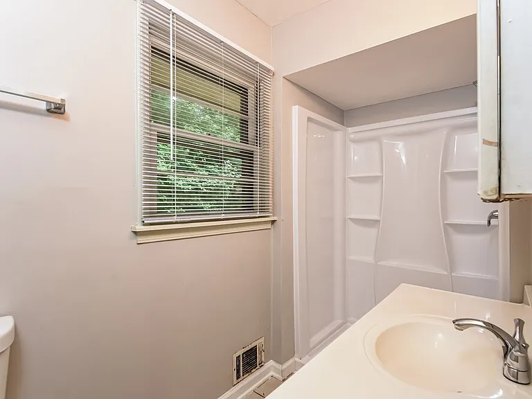 4630 Cresant Ln — Photo 10